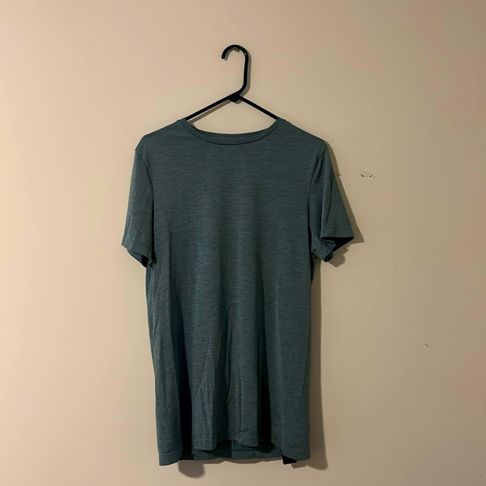 American Eagle T-Shirt Athletic Fit